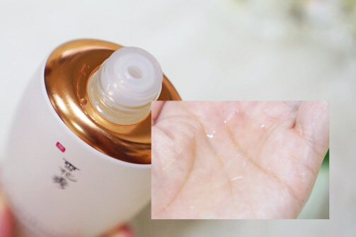 Sulwhasoo Concentrated Ginseng Renewing Water น้ำโสมมีสรรพคุณ ช่วยให้ผิวชุ่มชื้นและแน่นกระชับ ผ่านการควบแน่นจนได้ Steamed Ginseng Water Concentrate™ ด้วยเทคโนโลยีที่ล้ำสมัย และ ความมุ่งมั่นของโซลวาซูจนได้สารสกัดที่มีใน Concentrated Ginseng Renewing Water